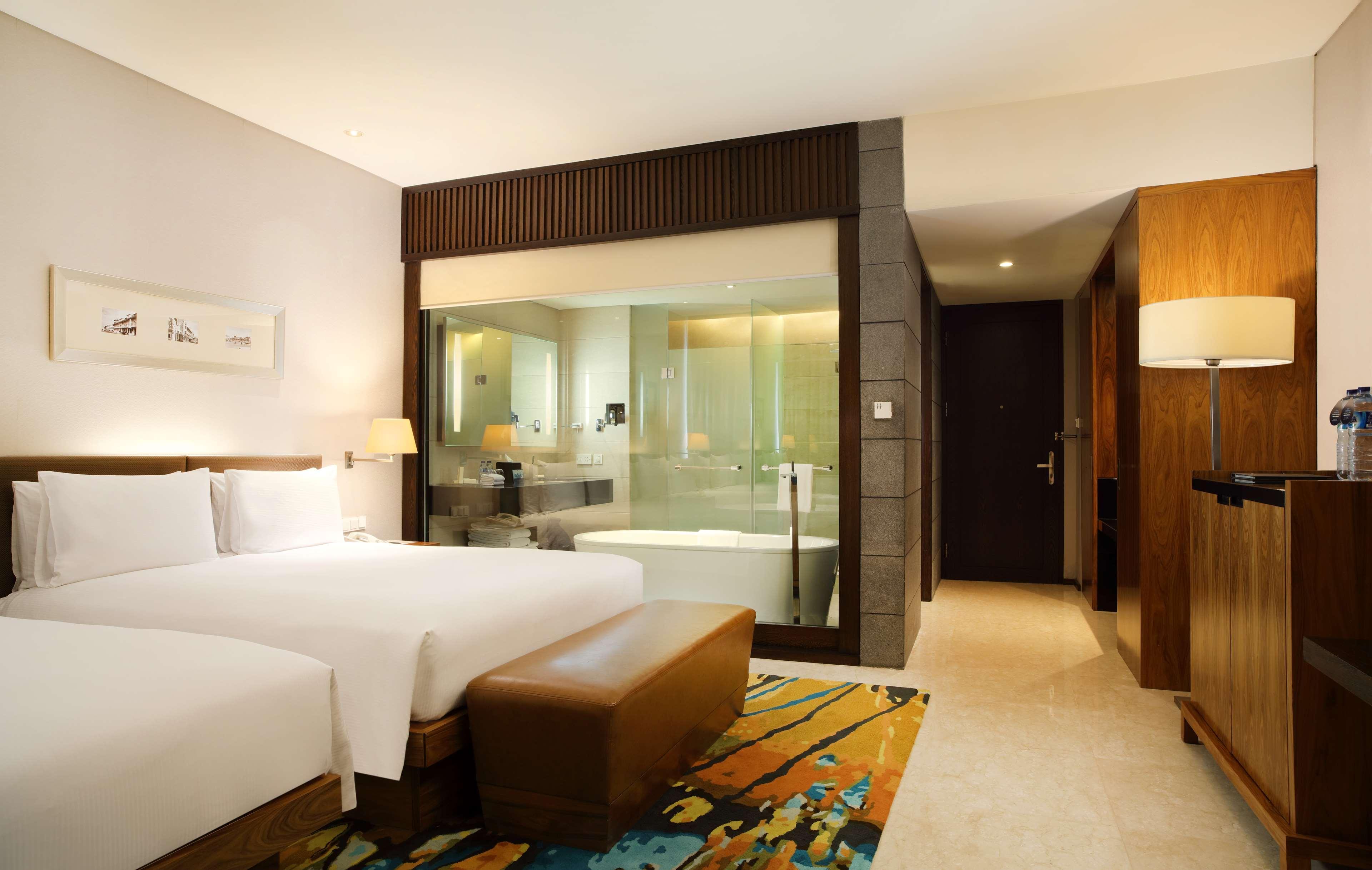 Hilton Bandung Hotel Exterior foto