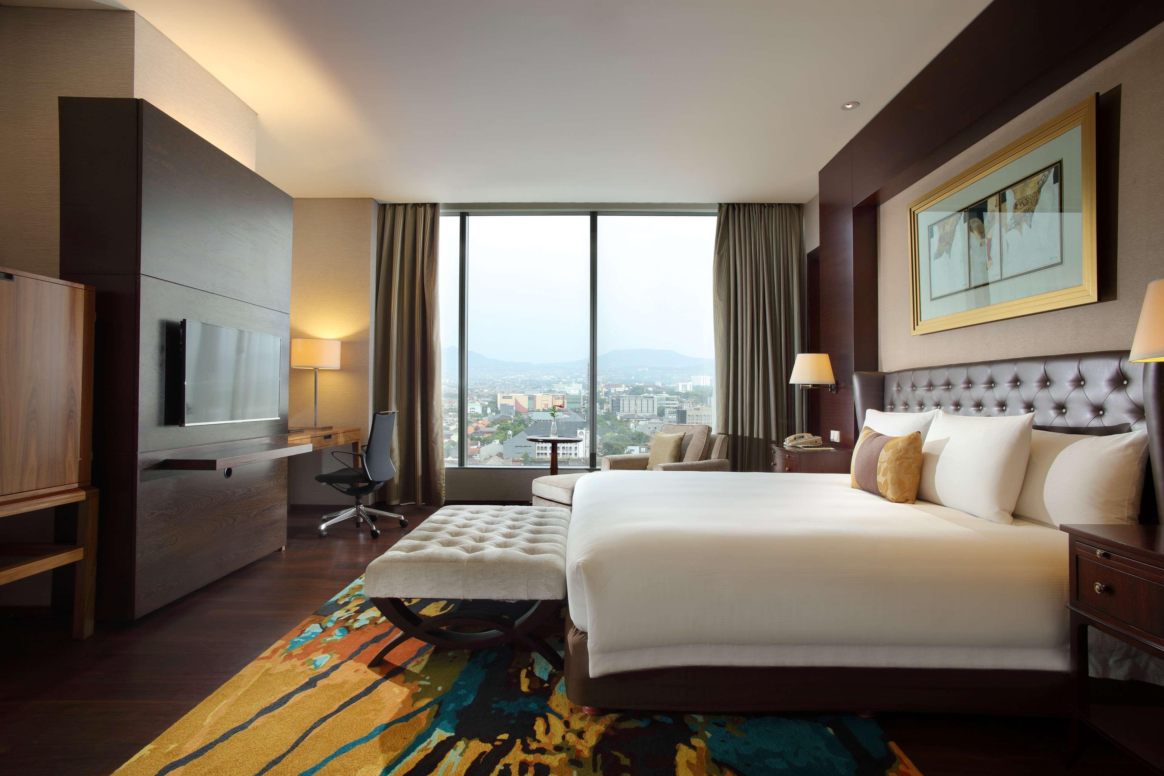 Hilton Bandung Hotel Exterior foto