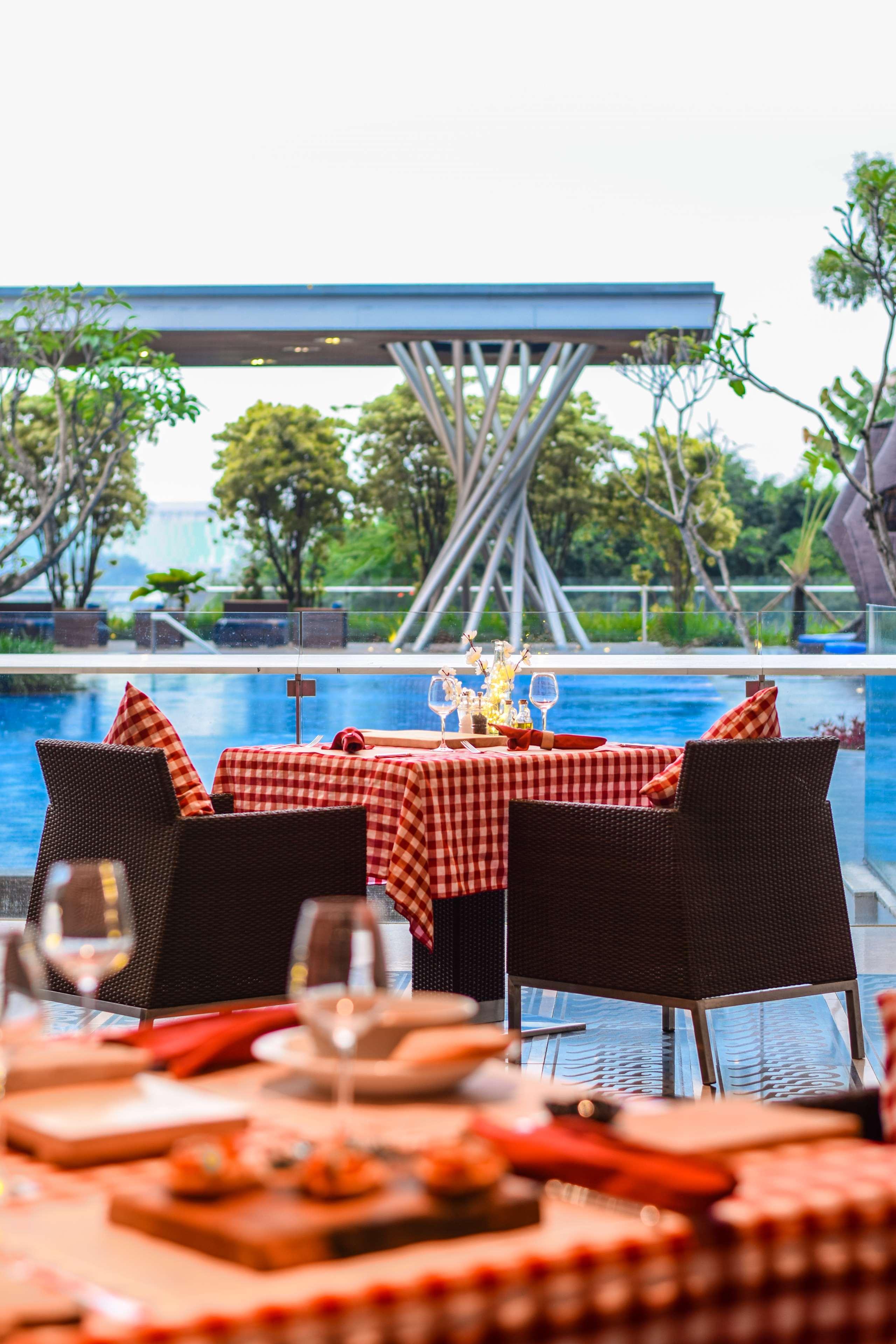 Hilton Bandung Hotel Exterior foto
