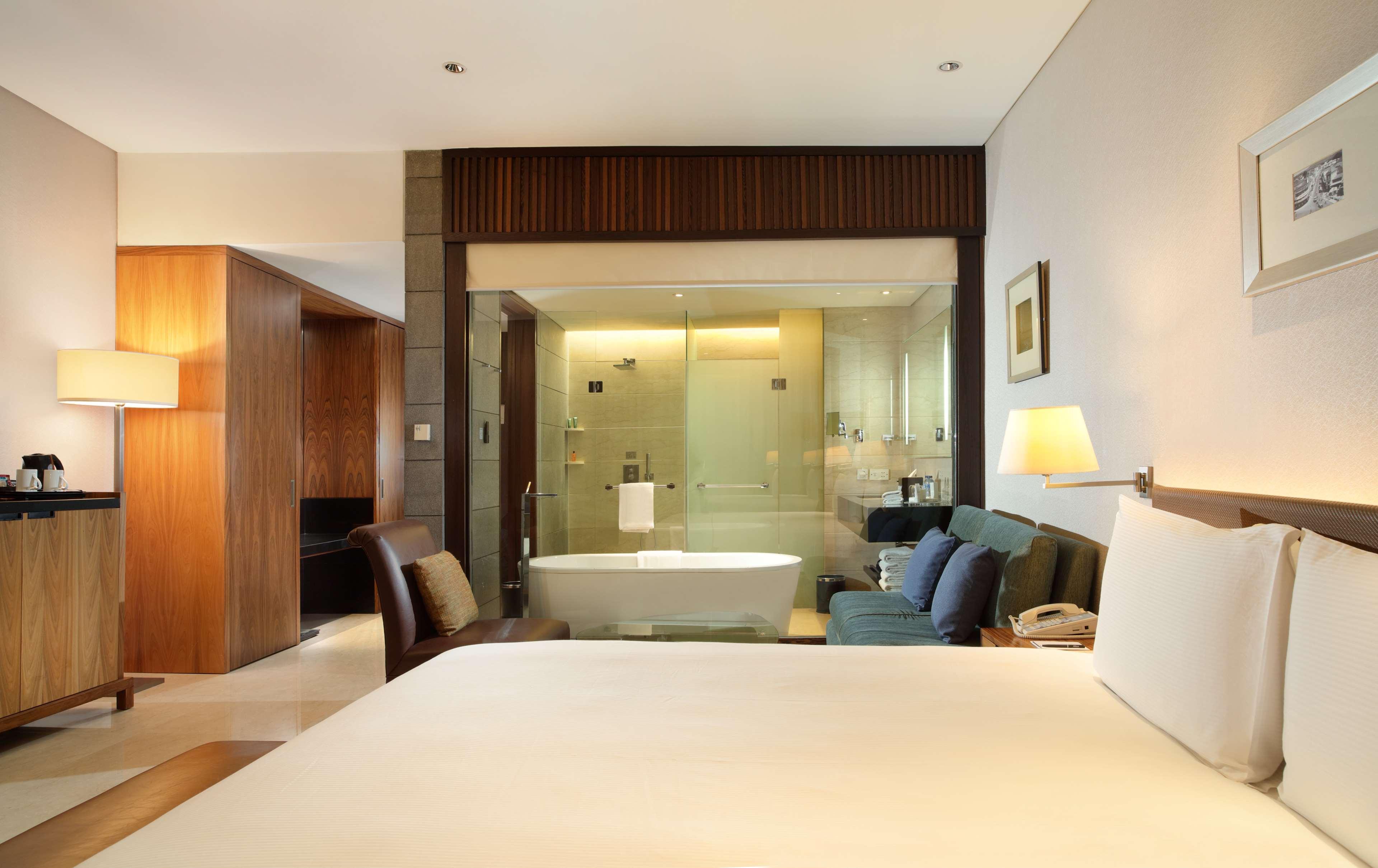 Hilton Bandung Hotel Exterior foto
