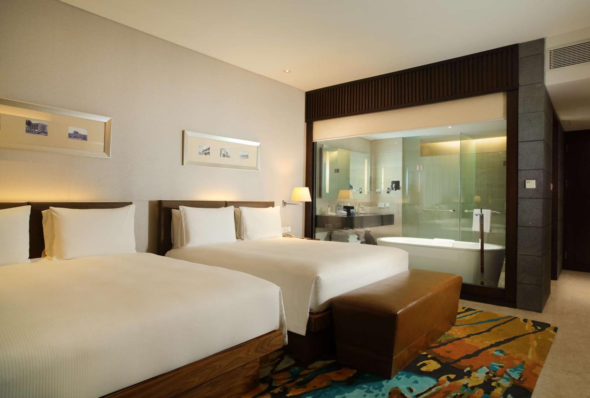 Hilton Bandung Hotel Exterior foto