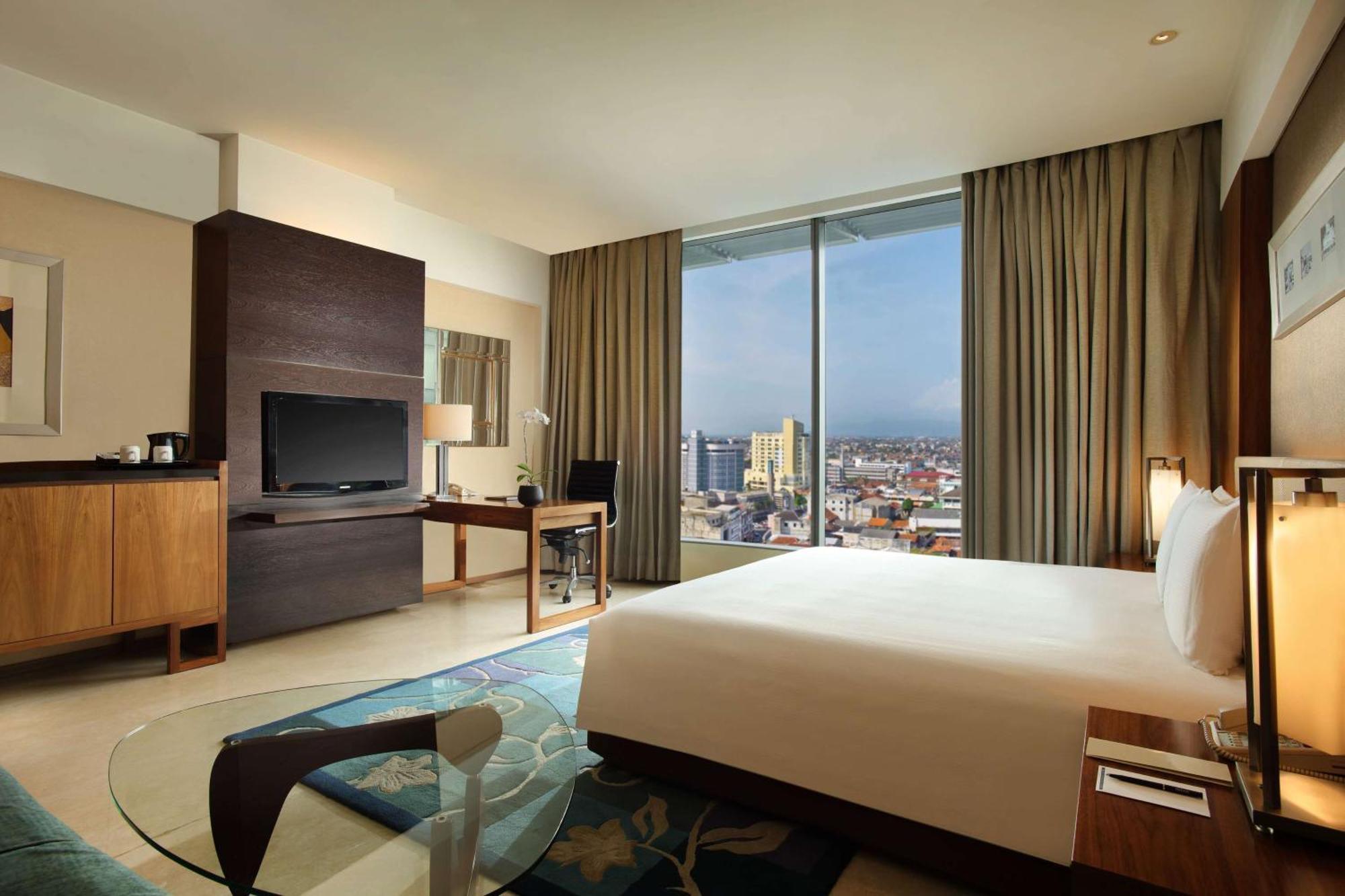 Hilton Bandung Hotel Exterior foto