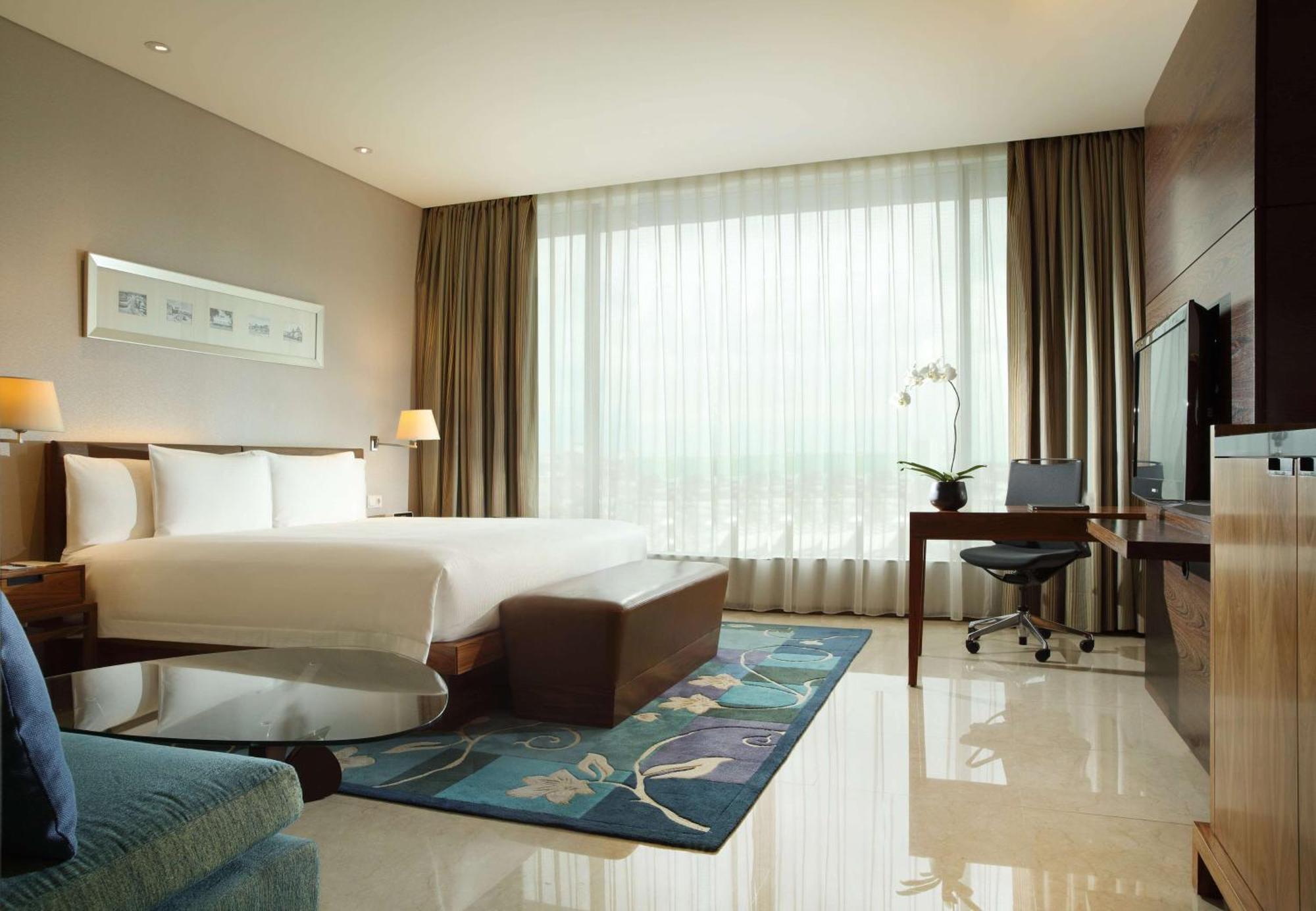 Hilton Bandung Hotel Exterior foto