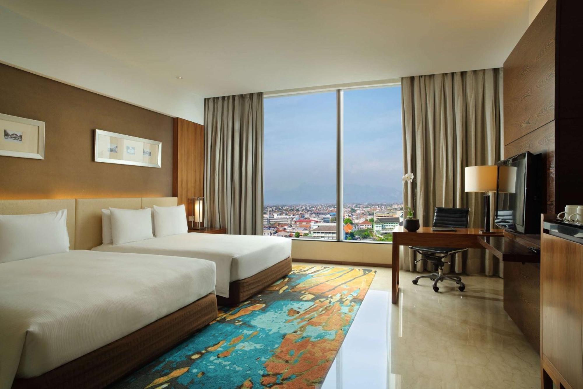 Hilton Bandung Hotel Exterior foto