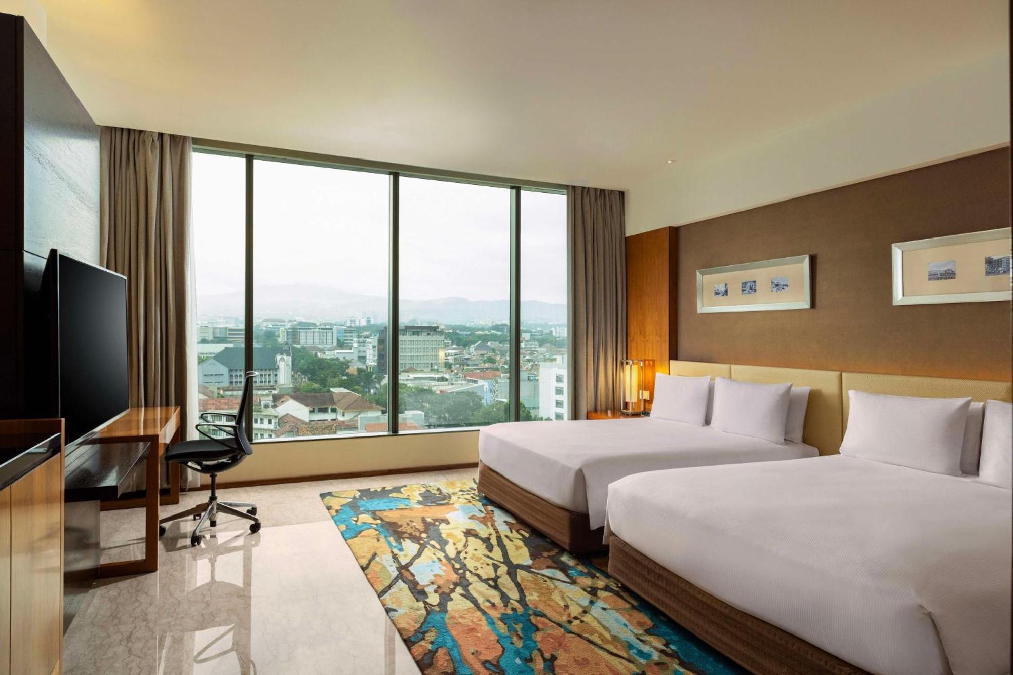 Hilton Bandung Hotel Exterior foto